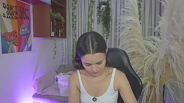 HannaRhodes online show from April 2026 01:48:02 PM