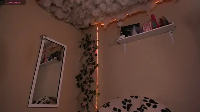 MadelineBenet online show from September 2025 02:00:02 AM