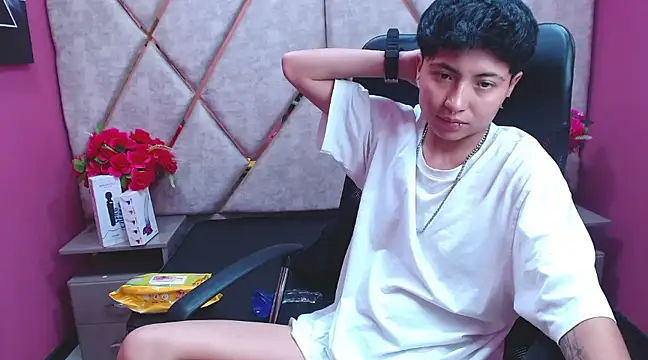 Snapshot of Im_Mathias chatting on February 2025 08:01:01 AM Im Mathias online show from February 2025 08:01:01 AM