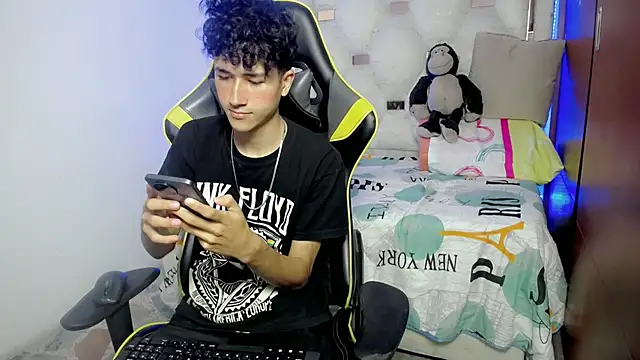 johnny cagee online show from November 2025 03:38:02 AM