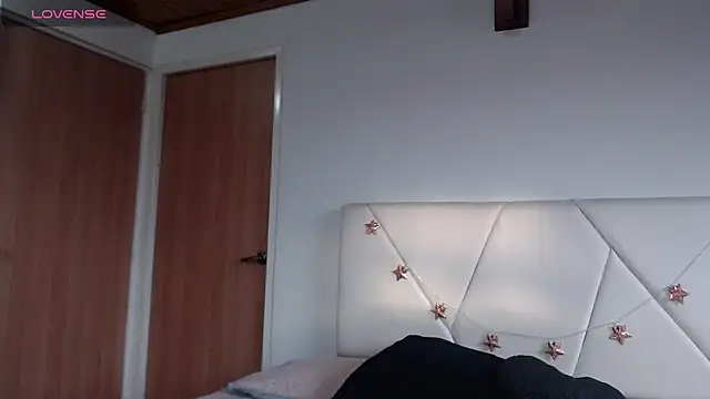 julz 03 online show from December 2025 11:41:01 AM