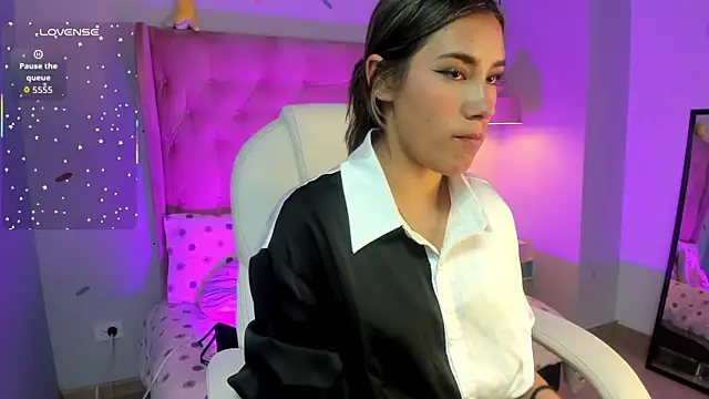  Sophie  miller online show from November 2025 07:07:02 PM