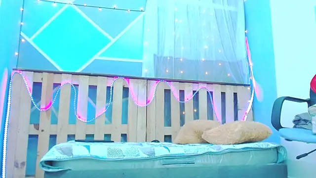 Michellcockxxx online show from February 2025 05:20:01 AM