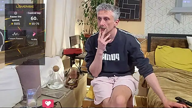 Snapshot of unclestefansdick chatting on April 2026 02:07:02 PM unclestefansdick online show from April 2026 02:07:02 PM
