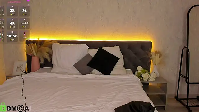 Michelle Blond online show from March 2026 10:00:02 AM