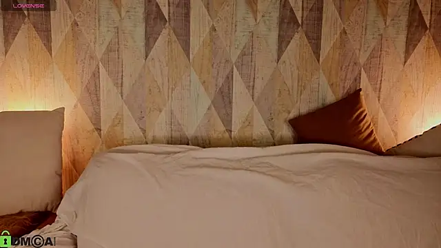 Snapshot of Michelle_Blond chatting on June 2026 01:05:01 AM Michelle Blond online show from June 2026 01:05:01 AM
