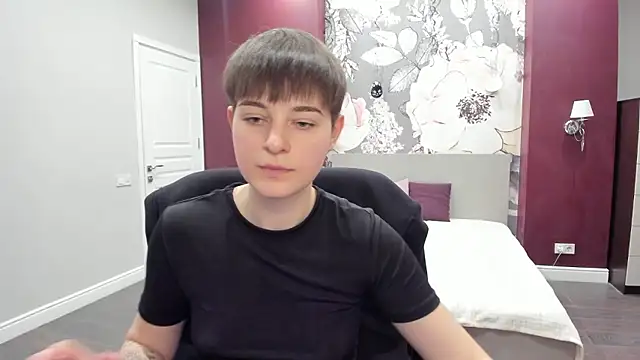 EmiliaYours online show from January 2026 03:27:01 PM