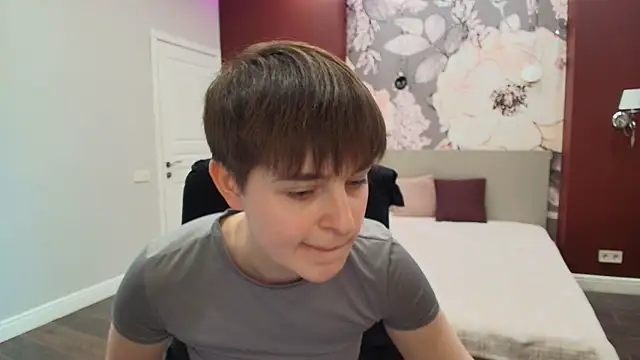 EmiliaYours online show from April 2026 02:03:02 PM