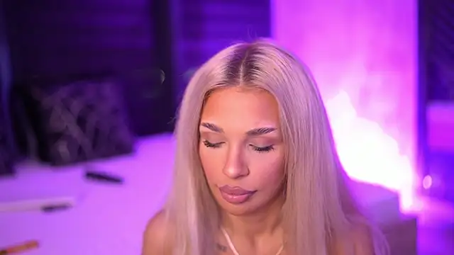 Candy Ivy online show from October 2025 05:53:02 PM