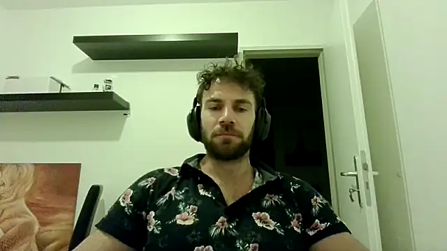 alpha-hunk online show from September 2025 07:06:02 PM