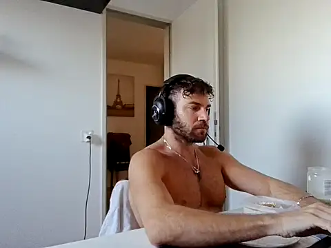 alpha-hunk online show from March 2026 03:39:01 PM