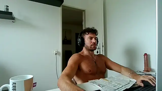 Snapshot of alpha-hunk chatting on May 2026 09:25:01 AM alpha-hunk online show from May 2026 09:25:01 AM