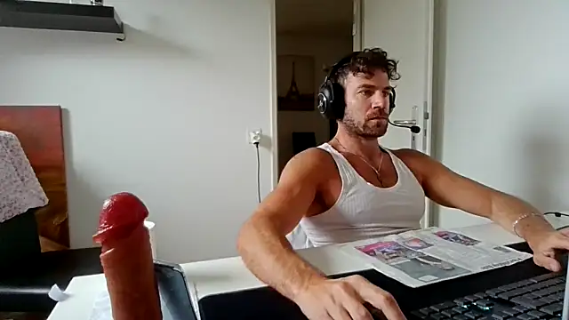 Snapshot of alpha-hunk chatting on May 2026 09:15:02 AM alpha-hunk online show from May 2026 09:15:02 AM