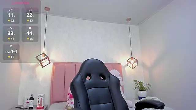 Snapshot of MAYROBERTSS chatting on March 2025 12:39:02 PM MAYROBERTSS online show from March 2025 12:39:02 PM