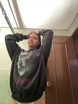 Snapshot of Kyna_euphoria chatting on January 2025 02:41:02 PM Kyna euphoria online show from January 2025 02:41:02 PM