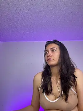 Snapshot of aurora_divine chatting on April 2026 07:05:02 PM aurora divine online show from April 2026 07:05:02 PM