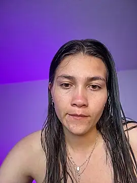 Snapshot of aurora_divine chatting on May 2026 06:59:01 PM aurora divine online show from May 2026 06:59:01 PM