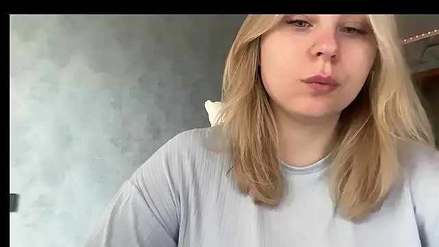 Snapshot of Thalia__Star chatting on May 2026 08:42:01 AM Thalia Star online show from May 2026 08:42:01 AM