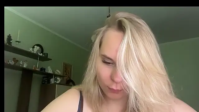 Snapshot of Thalia__Star chatting on May 2026 09:15:02 AM Thalia Star online show from May 2026 09:15:02 AM