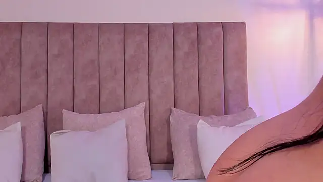 mallie quinn online show from April 2026 01:16:01 PM