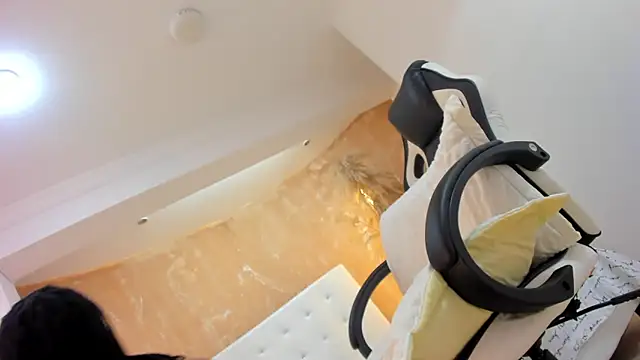 Snapshot of APRILL_FOXX chatting on February 2025 03:53:01 AM APRILL FOXX online show from February 2025 03:53:01 AM