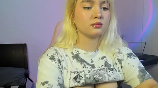 Pretty  zoe online show from October 2025 06:17:02 PM