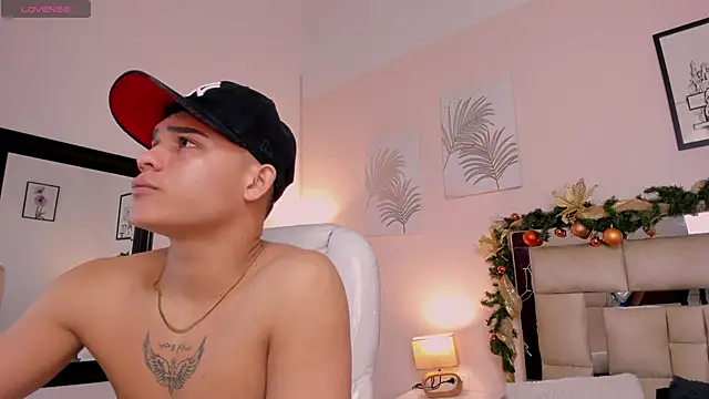 saraandstiven online show from December 2024 03:42:01 AM