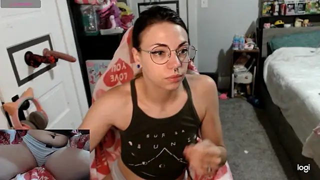 KSwonderland6 online show from April 2026 03:28:02 PM