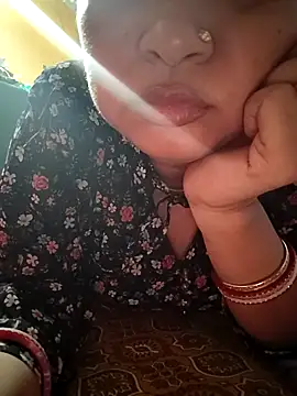 Snapshot of Royalgirl667 chatting on December 2024 08:44:02 AM Royalgirl667 online show from December 2024 08:44:02 AM