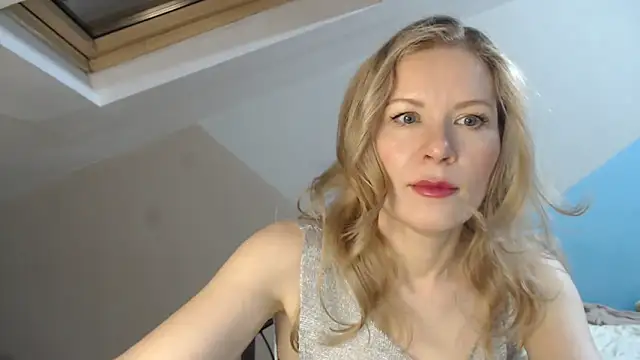 Juli julyyy online show from December 2024 11:45:01 PM