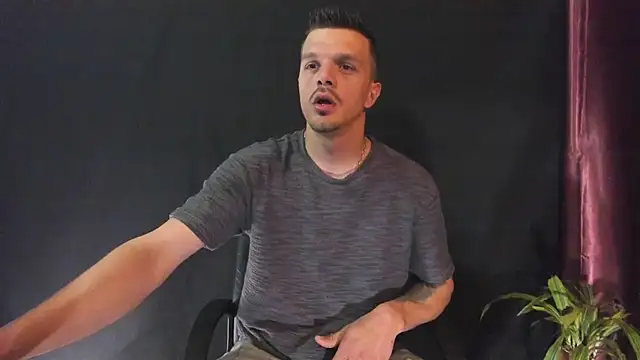 Snapshot of DonyBrown chatting on April 2026 03:47:01 AM DonyBrown online show from April 2026 03:47:01 AM