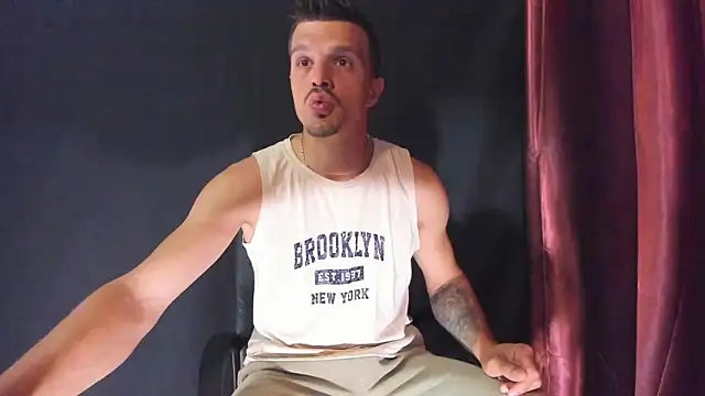 Snapshot of DonyBrown chatting on April 2026 03:33:02 AM DonyBrown online show from April 2026 03:33:02 AM