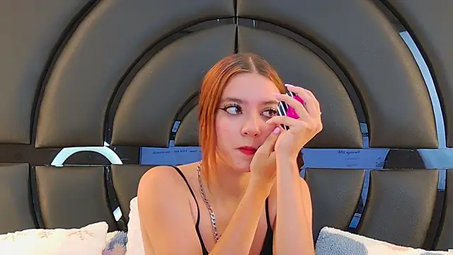 LiliFox18 online show from March 2025 07:05:01 PM