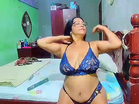 Snapshot of rosi_pamela chatting on January 2025 06:28:01 PM rosi pamela online show from January 2025 06:28:01 PM