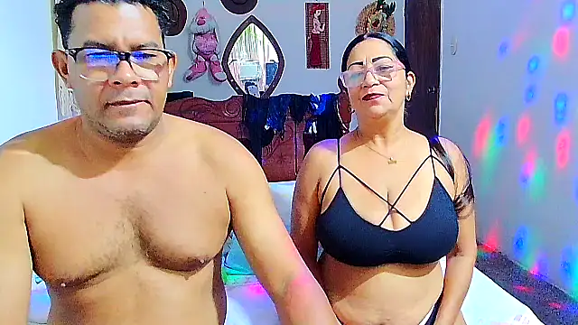Snapshot of rosi_pamela chatting on September 2025 04:01:02 PM rosi pamela online show from September 2025 04:01:02 PM
