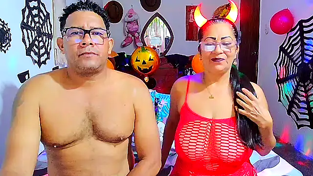Snapshot of rosi_pamela chatting on October 2025 01:34:01 PM rosi pamela online show from October 2025 01:34:01 PM