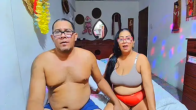 Snapshot of rosi_pamela chatting on June 2026 12:32:02 AM rosi pamela online show from June 2026 12:32:02 AM