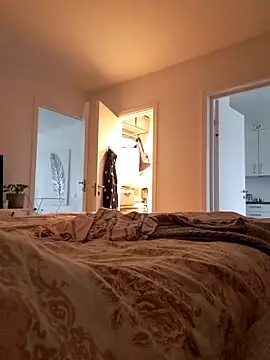 AlvinaSWE online show from November 2025 01:01:02 PM