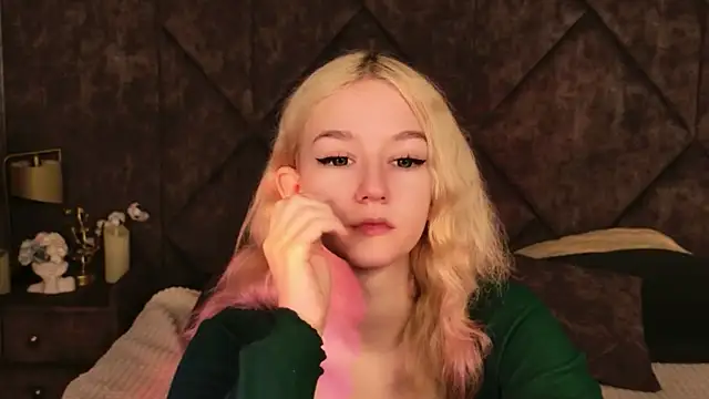 NaomiLoys online show from November 2025 10:36:02 AM