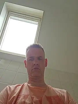Snapshot of Hectorthyssen1 chatting on August 2026 05:04:02 PM Hectorthyssen1 online show from August 2026 05:04:02 PM