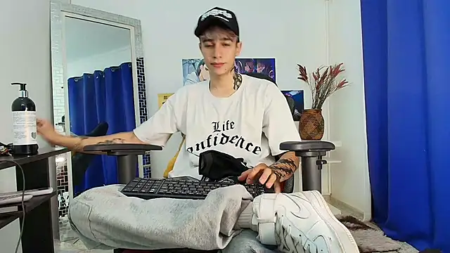 Zacktk7 online show from March 2025 07:46:01 PM