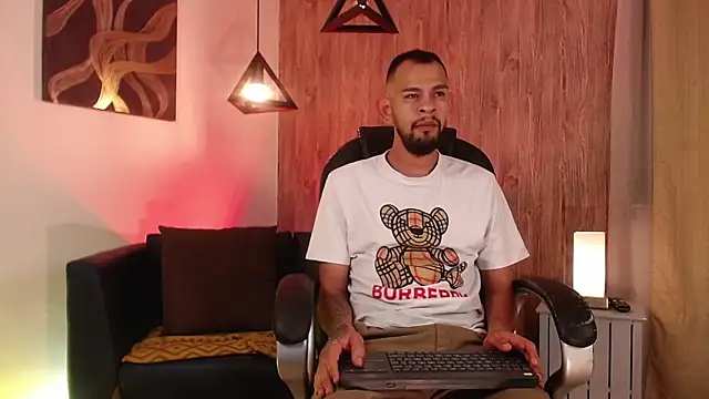 Snapshot of Bedobigcock chatting on January 2025 11:16:02 PM Bedobigcock online show from January 2025 11:16:02 PM