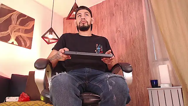 Snapshot of Bedobigcock chatting on January 2025 05:13:01 PM Bedobigcock online show from January 2025 05:13:01 PM