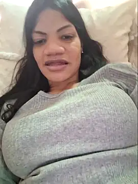 Snapshot of charllottebrasilian chatting on May 2026 02:13:02 PM charllottebrasilian online show from May 2026 02:13:02 PM