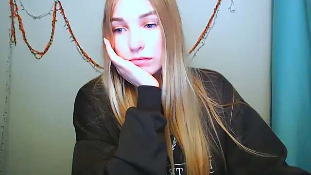 Queen ofLove online show from December 2025 02:44:02 PM