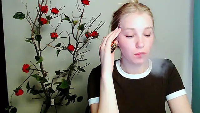 Snapshot of Queen_ofLove chatting on April 2026 05:30:01 PM Queen ofLove online show from April 2026 05:30:01 PM