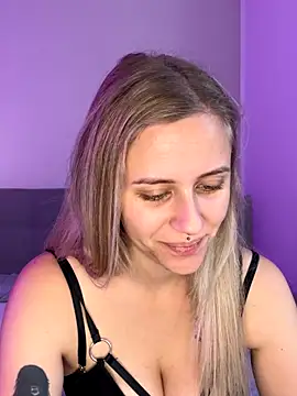 lunawolf21 online show from November 2025 07:30:02 AM