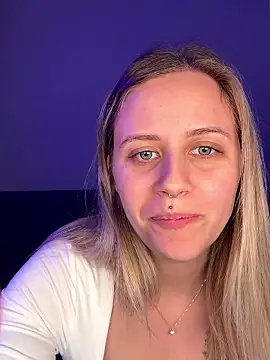 lunawolf21 online show from January 2026 06:44:02 PM