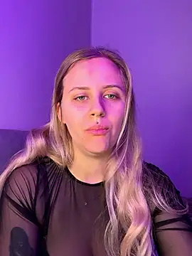 lunawolf21 online show from January 2026 07:23:01 AM