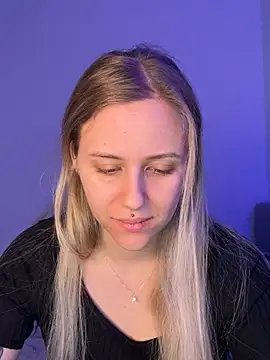 lunawolf21 online show from February 2026 08:20:01 AM